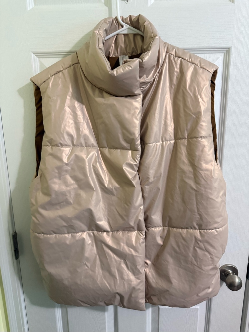 Fabletics Women’s Trend Forward Oversized Puffer Vest in Natural Blush NWT
